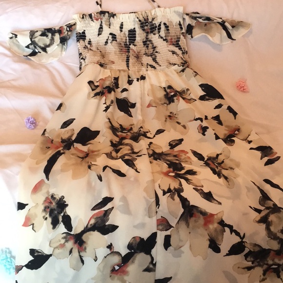 Off shoulder ivory floral maxi - Picture 5 of 5